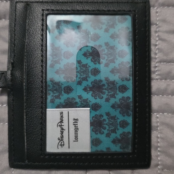 Disney Park Loungefly Haunted Mansion Ghost Host Retractable Card Holder - Picture 4 of 6